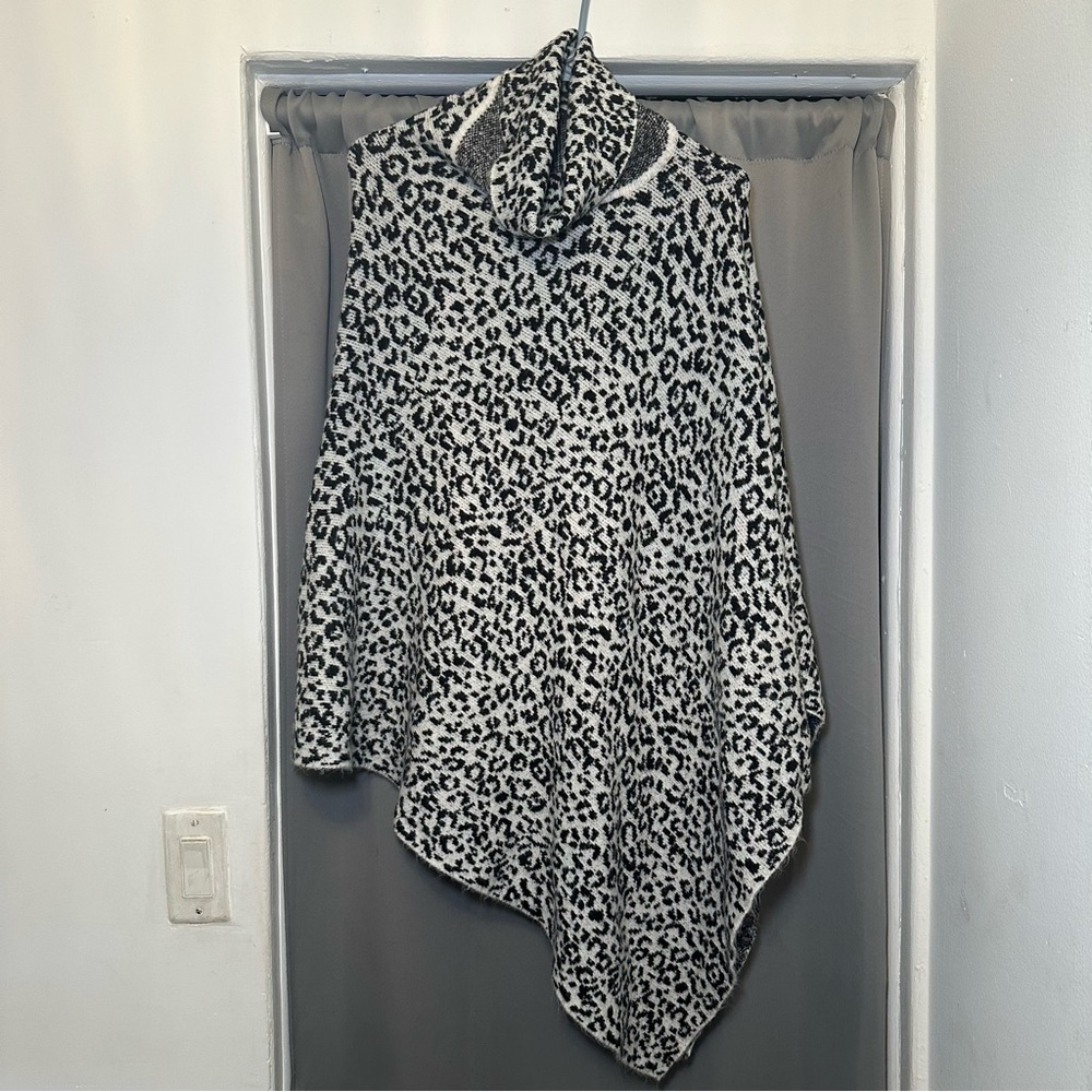Ann Taylor Asymmetrical Handkerchief Hem Animal Print Turtleneck Fleece Poncho M